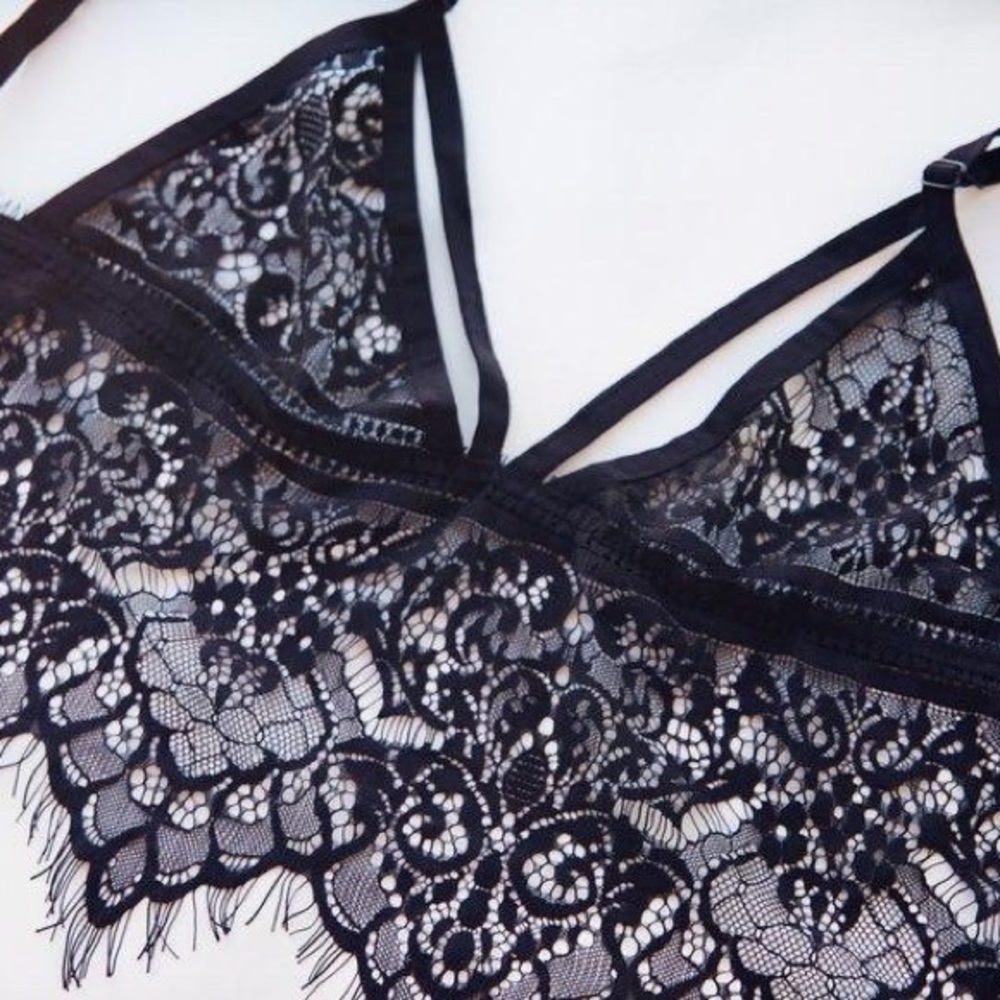 New black lace top - Picture 5 of 8